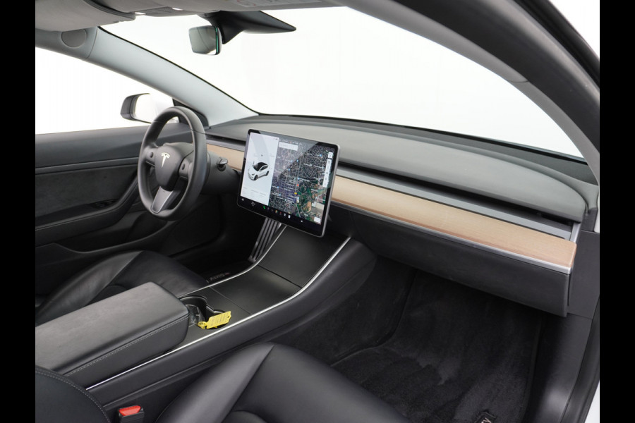 Tesla Model 3 RWD SR+ 60kWh 325PK Lmv 18" AutoPilot Leder PanoDak Adaptive-Cruise Lmv Camera's Elektr.-Stuur+Stoelen+Spiegels+Geheugen+Easy-En Navi LED Comfortstoelen ACC DAB Keyless en Voorverwarmen interieur via App One-Pedal-Drive Origineel Nederlandse auto tot 11kw laden thuis! Garantie Accu tot 10-12-2027 max 160.000km 1.584kg licht!