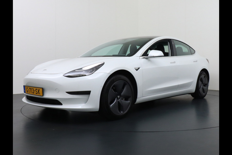 Tesla Model 3 RWD SR+ 60kWh 325PK Lmv 18" AutoPilot Leder PanoDak Adaptive-Cruise Lmv Camera's Elektr.-Stuur+Stoelen+Spiegels+Geheugen+Easy-En Navi LED Comfortstoelen ACC DAB Keyless en Voorverwarmen interieur via App One-Pedal-Drive Origineel Nederlandse auto tot 11kw laden thuis! Garantie Accu tot 10-12-2027 max 160.000km 1.584kg licht!