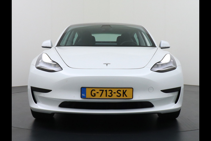 Tesla Model 3 RWD SR+ 60kWh 325PK Lmv 18" AutoPilot Leder PanoDak Adaptive-Cruise Lmv Camera's Elektr.-Stuur+Stoelen+Spiegels+Geheugen+Easy-En Navi LED Comfortstoelen ACC DAB Keyless en Voorverwarmen interieur via App One-Pedal-Drive Origineel Nederlandse auto tot 11kw laden thuis! Garantie Accu tot 10-12-2027 max 160.000km 1.584kg licht!