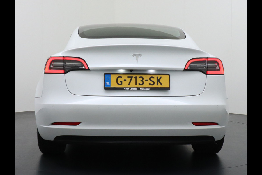 Tesla Model 3 RWD SR+ 60kWh 325PK Lmv 18" AutoPilot Leder PanoDak Adaptive-Cruise Lmv Camera's Elektr.-Stuur+Stoelen+Spiegels+Geheugen+Easy-En Navi LED Comfortstoelen ACC DAB Keyless en Voorverwarmen interieur via App One-Pedal-Drive Origineel Nederlandse auto tot 11kw laden thuis! Garantie Accu tot 10-12-2027 max 160.000km 1.584kg licht!