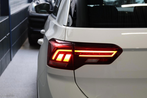 Volkswagen T-Roc 2.0 TSI 4Motion R-LINE LED/VIRTUAL/SFEER/PANO/HALF LEDER+S.VERWARMING/19"LMV/PDC/LINE/ACC/ECC/12 MND GARANTIE!