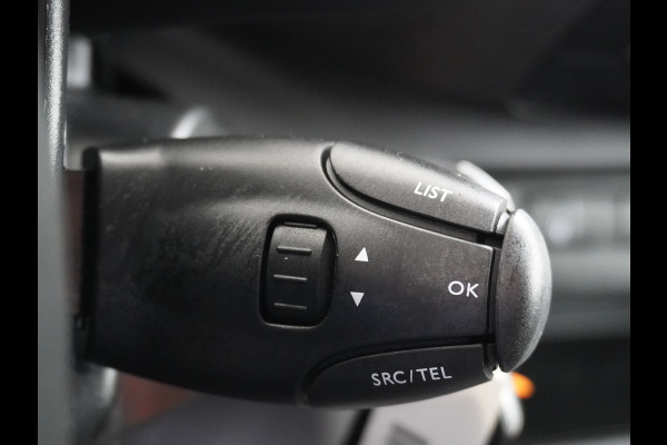 Peugeot Expert HDI 102pk Premium Trekhaak Airco Bluetooth Cruise Control Regen/Lichtsensor Betonplex vloer Lat om Lat Schuifdeur Dealeronderhouden! Recent onderhoud gehad.
