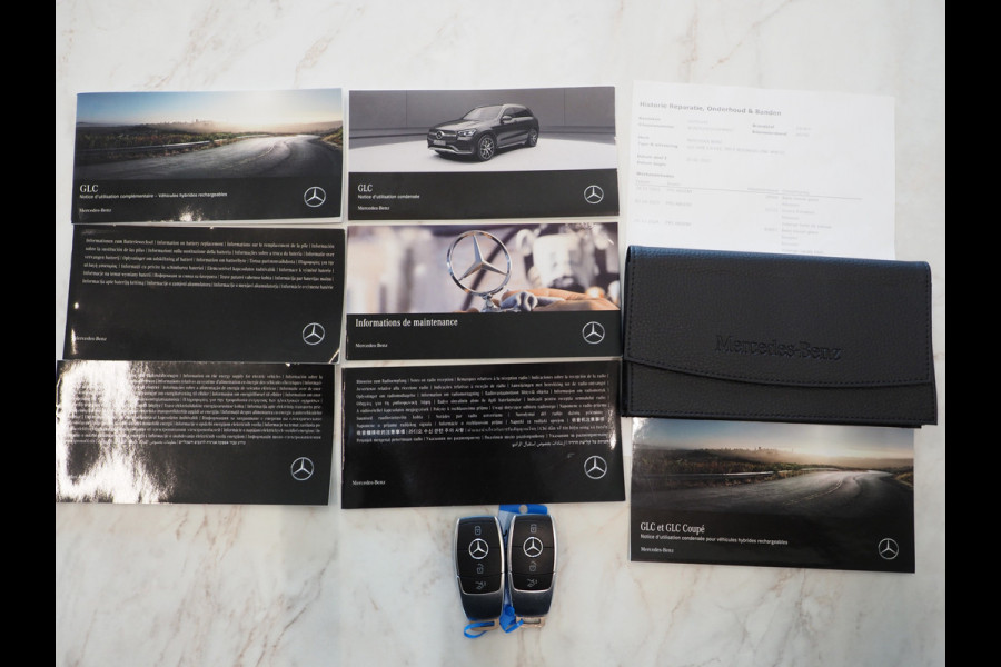 Mercedes-Benz GLC 300e 4MATIC | Panoramadak | Luchtvering | 360 | Keyless | Stoelverwarming | Carplay