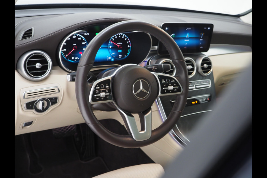 Mercedes-Benz GLC 300e 4MATIC | Panoramadak | Luchtvering | 360 | Keyless | Stoelverwarming | Carplay