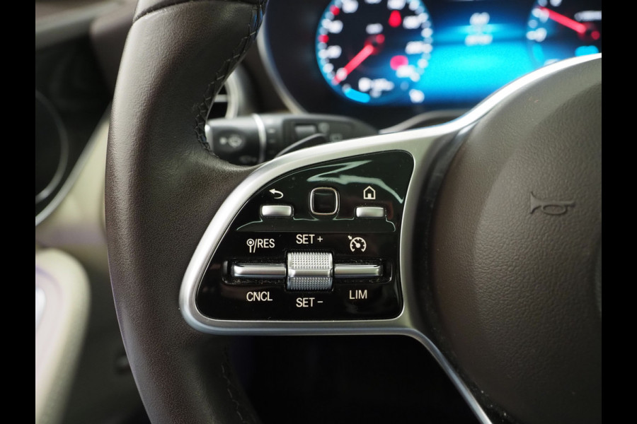 Mercedes-Benz GLC 300e 4MATIC | Panoramadak | Luchtvering | 360 | Keyless | Stoelverwarming | Carplay