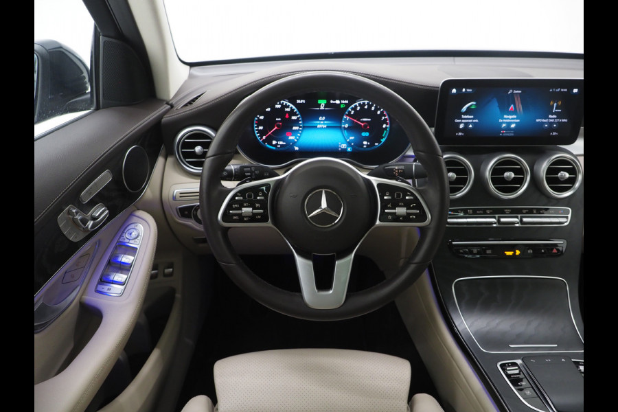 Mercedes-Benz GLC 300e 4MATIC | Panoramadak | Luchtvering | 360 | Keyless | Stoelverwarming | Carplay
