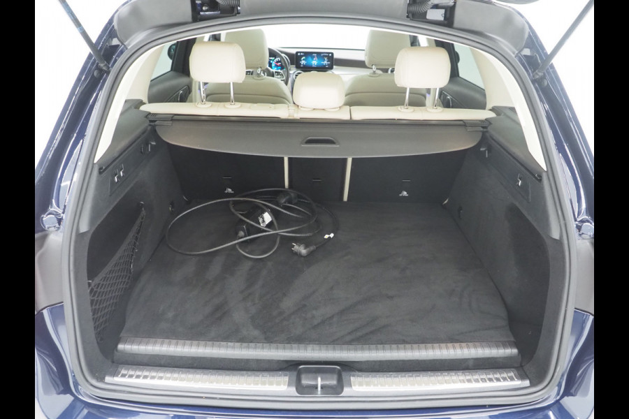 Mercedes-Benz GLC 300e 4MATIC | Panoramadak | Luchtvering | 360 | Keyless | Stoelverwarming | Carplay