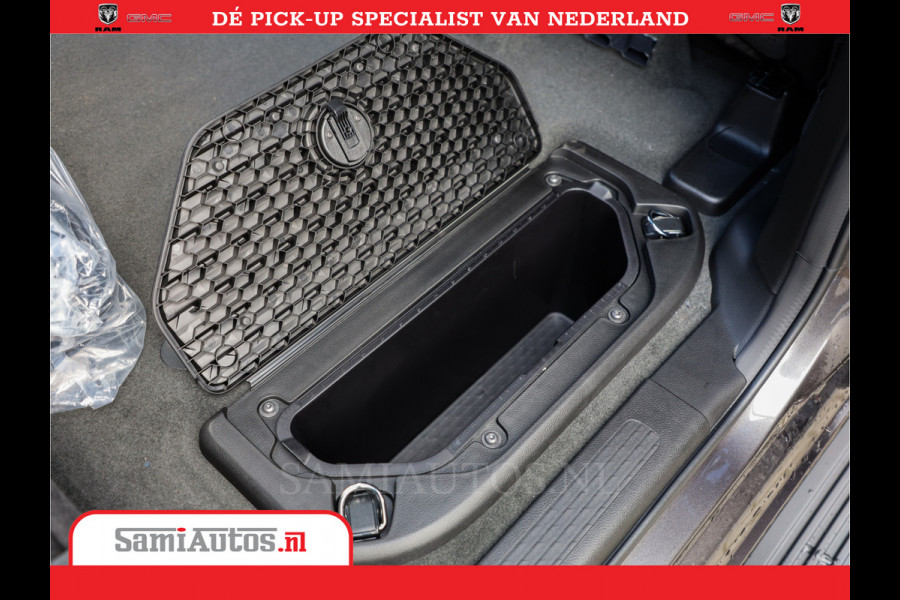 Dodge Ram 1500 Laramie Night 5,7 V8 402PK | Krachtige Hemi | Zeer Rijk Uitgevoerd | Comfortabele Dubbele Cabine met Royale 5 Zitplaatsen | BPM vrij | Nu Leverbaar uit Voorraad | Voorraad Nr 2371 - 2297