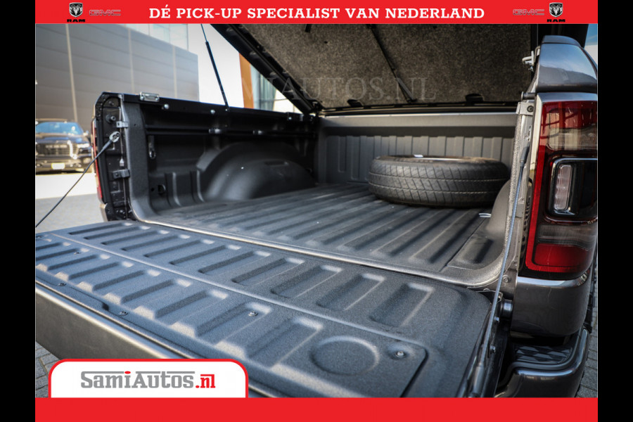 Dodge Ram 1500 Laramie Night 5,7 V8 402PK | Krachtige Hemi | Zeer Rijk Uitgevoerd | Comfortabele Dubbele Cabine met Royale 5 Zitplaatsen | BPM vrij | Nu Leverbaar uit Voorraad | Voorraad Nr 2371 - 2297