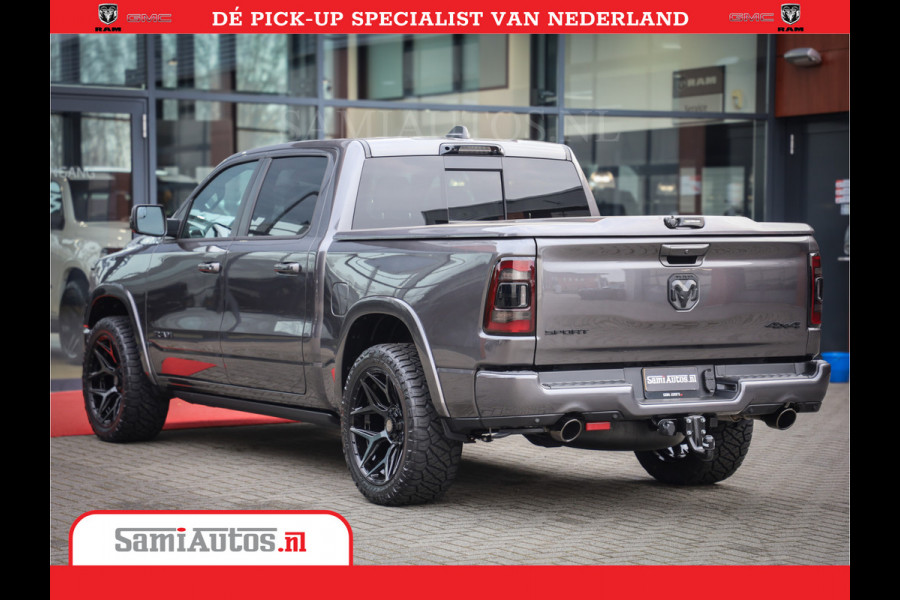 Dodge Ram 1500 Laramie Night 5,7 V8 402PK | Krachtige Hemi | Zeer Rijk Uitgevoerd | Comfortabele Dubbele Cabine met Royale 5 Zitplaatsen | BPM vrij | Nu Leverbaar uit Voorraad | Voorraad Nr 2371 - 2297
