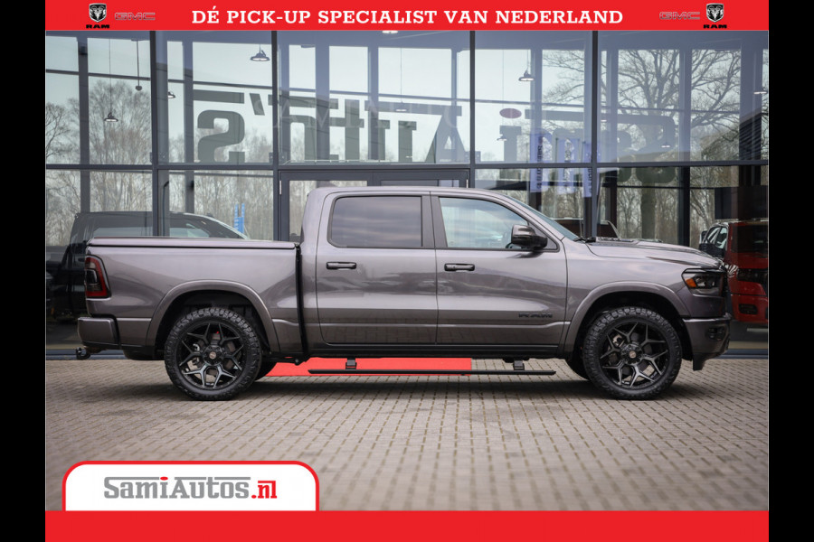 Dodge Ram 1500 Laramie Night 5,7 V8 402PK | Krachtige Hemi | Zeer Rijk Uitgevoerd | Comfortabele Dubbele Cabine met Royale 5 Zitplaatsen | BPM vrij | Nu Leverbaar uit Voorraad | Voorraad Nr 2371 - 2297