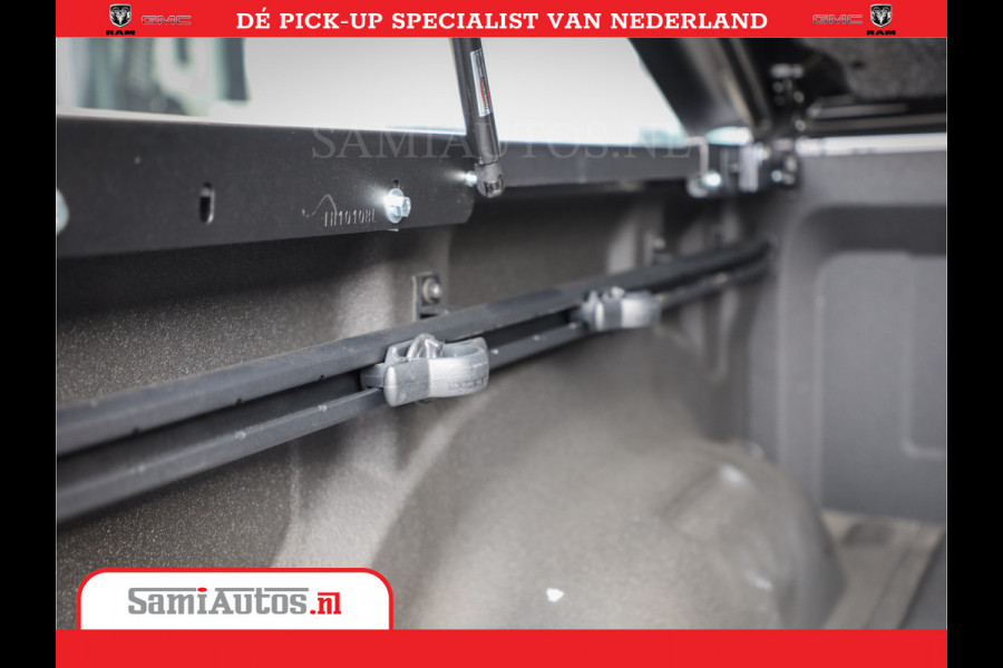 Dodge Ram 1500 Laramie Night 5,7 V8 402PK | Krachtige Hemi | Zeer Rijk Uitgevoerd | Comfortabele Dubbele Cabine met Royale 5 Zitplaatsen | BPM vrij | Nu Leverbaar uit Voorraad | Voorraad Nr 2371 - 2297