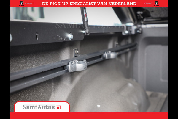 Dodge Ram 1500 Laramie Night 5,7 V8 402PK | Krachtige Hemi | Zeer Rijk Uitgevoerd | Comfortabele Dubbele Cabine met Royale 5 Zitplaatsen | BPM vrij | Nu Leverbaar uit Voorraad | Voorraad Nr 2371 - 2297