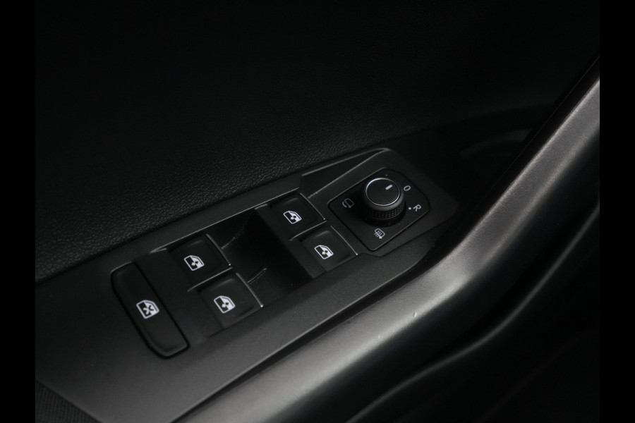 Volkswagen Taigo 1.5 TSI 150pk DSG R-Line Panorama Camera Keyless Carplay Navigatie Sideassist
