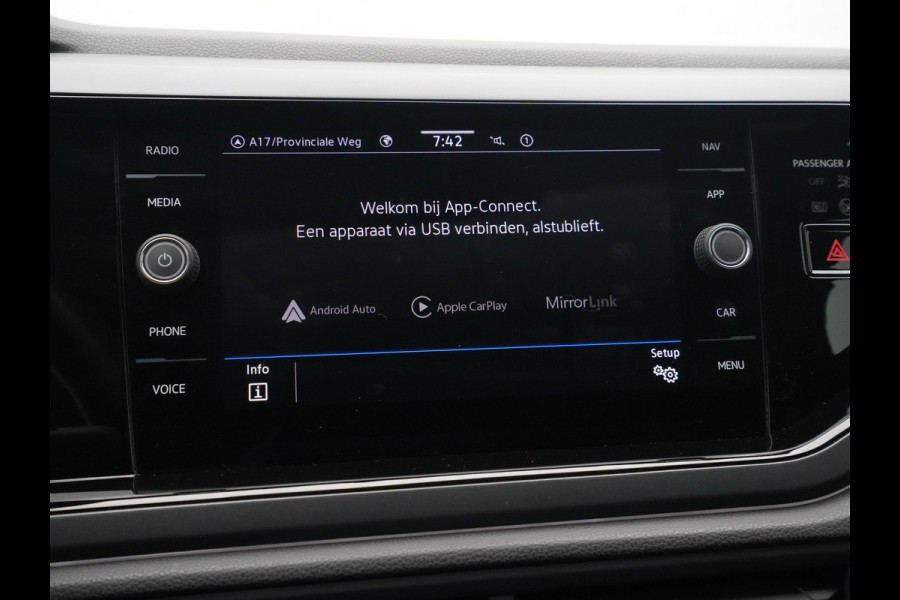 Volkswagen Taigo 1.5 TSI 150pk DSG R-Line Panorama Camera Keyless Carplay Navigatie Sideassist