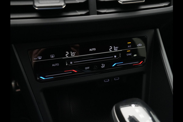 Volkswagen Taigo 1.5 TSI 150pk DSG R-Line Panorama Camera Keyless Carplay Navigatie Sideassist
