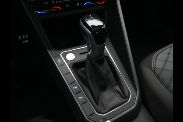 Volkswagen Taigo 1.5 TSI 150pk DSG R-Line Panorama Camera Keyless Carplay Navigatie Sideassist