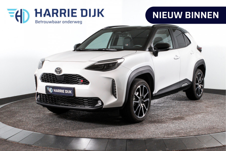 Toyota Yaris Cross 1.5 Hybrid 130 GR Sport Automaat (Nieuw model) | Dig.Cockpit | Adapt.Cruise | Head-up | Stoel+Stuurverw. | 360 Camera | PDC + NAV + App.Connect (Draadloos) | ECC | LM 18" | 3478