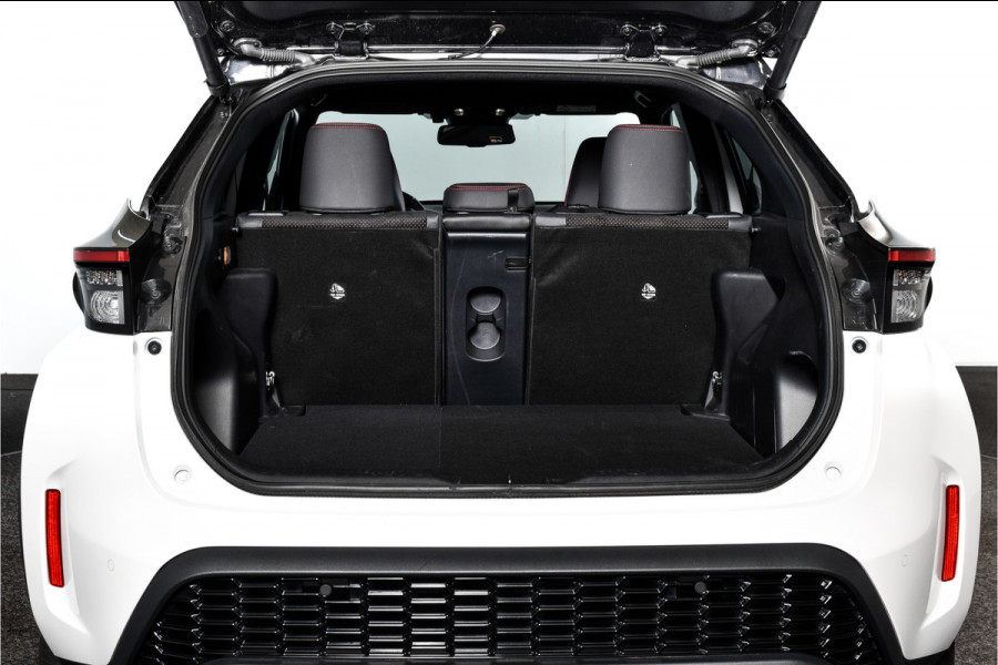 Toyota Yaris Cross 1.5 Hybrid 130 GR Sport Automaat (Nieuw model) | Dig.Cockpit | Adapt.Cruise | Head-up | Stoel+Stuurverw. | 360 Camera | PDC + NAV + App.Connect (Draadloos) | ECC | LM 18" | 3478