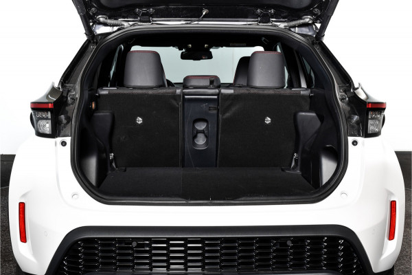 Toyota Yaris Cross 1.5 Hybrid 130 GR Sport Automaat (Nieuw model) | Dig.Cockpit | Adapt.Cruise | Head-up | Stoel+Stuurverw. | 360 Camera | PDC + NAV + App.Connect (Draadloos) | ECC | LM 18" | 3478