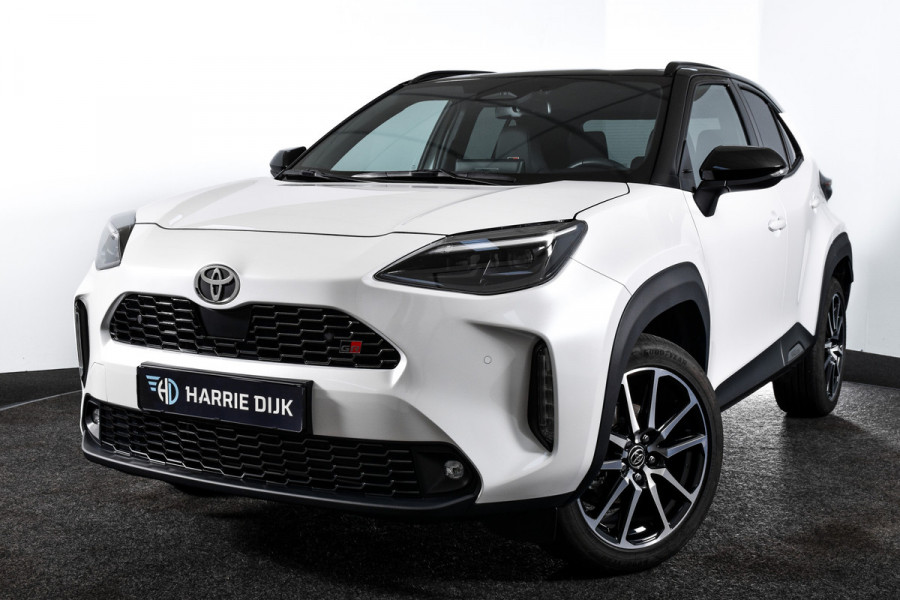 Toyota Yaris Cross 1.5 Hybrid 130 GR Sport Automaat (Nieuw model) | Dig.Cockpit | Adapt.Cruise | Head-up | Stoel+Stuurverw. | 360 Camera | PDC + NAV + App.Connect (Draadloos) | ECC | LM 18" | 3478
