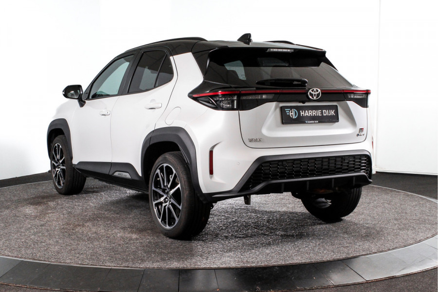 Toyota Yaris Cross 1.5 Hybrid 130 GR Sport Automaat (Nieuw model) | Dig.Cockpit | Adapt.Cruise | Head-up | Stoel+Stuurverw. | 360 Camera | PDC + NAV + App.Connect (Draadloos) | ECC | LM 18" | 3478