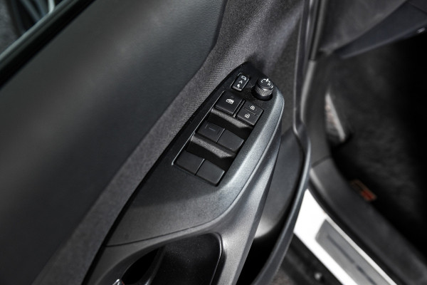 Toyota Yaris Cross 1.5 Hybrid 130 GR Sport Automaat (Nieuw model) | Dig.Cockpit | Adapt.Cruise | Head-up | Stoel+Stuurverw. | 360 Camera | PDC + NAV + App.Connect (Draadloos) | ECC | LM 18" | 3478
