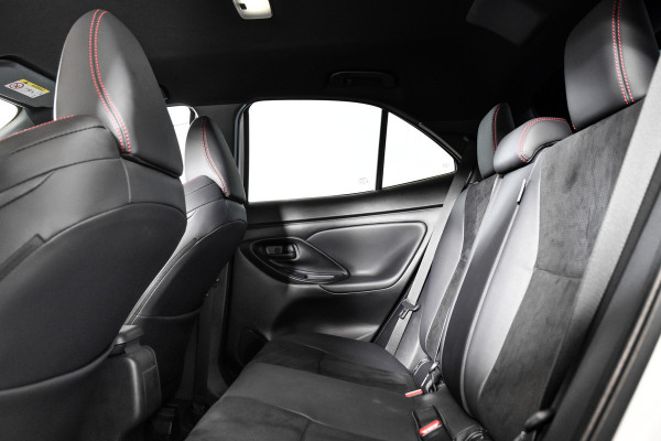 Toyota Yaris Cross 1.5 Hybrid 130 GR Sport Automaat (Nieuw model) | Dig.Cockpit | Adapt.Cruise | Head-up | Stoel+Stuurverw. | 360 Camera | PDC + NAV + App.Connect (Draadloos) | ECC | LM 18" | 3478