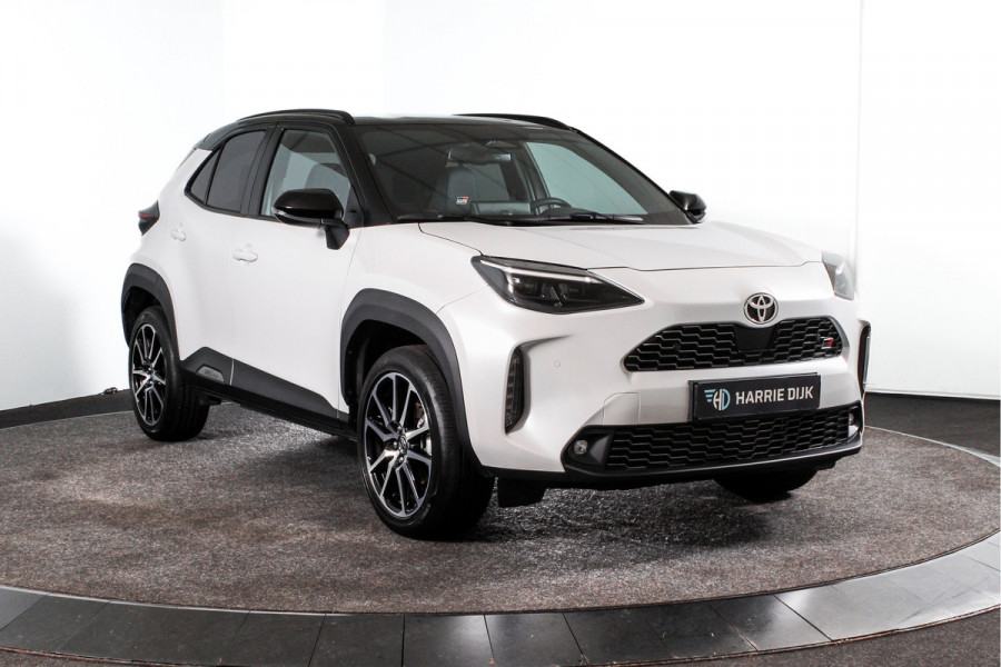 Toyota Yaris Cross 1.5 Hybrid 130 GR Sport Automaat (Nieuw model) | Dig.Cockpit | Adapt.Cruise | Head-up | Stoel+Stuurverw. | 360 Camera | PDC + NAV + App.Connect (Draadloos) | ECC | LM 18" | 3478