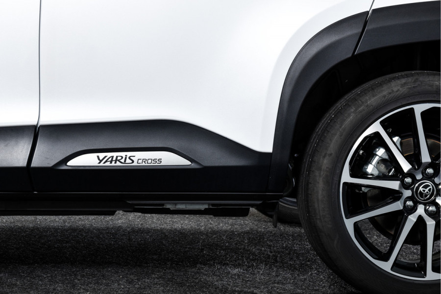 Toyota Yaris Cross 1.5 Hybrid 130 GR Sport Automaat (Nieuw model) | Dig.Cockpit | Adapt.Cruise | Head-up | Stoel+Stuurverw. | 360 Camera | PDC + NAV + App.Connect (Draadloos) | ECC | LM 18" | 3478