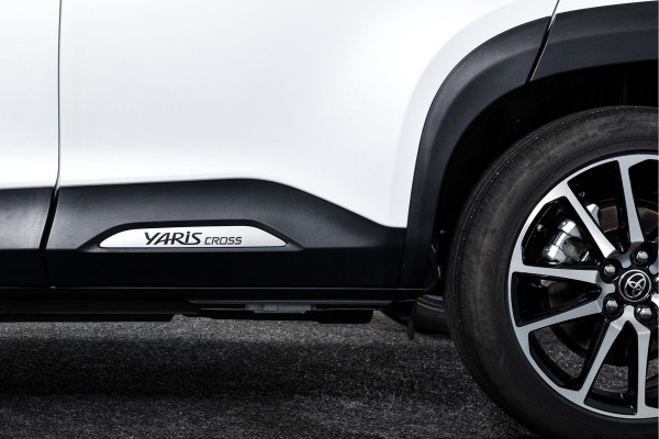 Toyota Yaris Cross 1.5 Hybrid 130 GR Sport Automaat (Nieuw model) | Dig.Cockpit | Adapt.Cruise | Head-up | Stoel+Stuurverw. | 360 Camera | PDC + NAV + App.Connect (Draadloos) | ECC | LM 18" | 3478