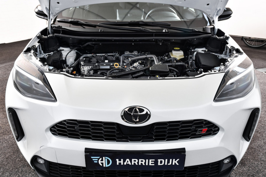 Toyota Yaris Cross 1.5 Hybrid 130 GR Sport Automaat (Nieuw model) | Dig.Cockpit | Adapt.Cruise | Head-up | Stoel+Stuurverw. | 360 Camera | PDC + NAV + App.Connect (Draadloos) | ECC | LM 18" | 3478