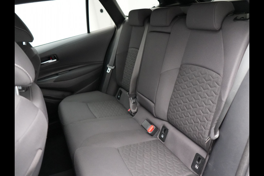 Toyota Corolla Touring Sports 2.0 Hybrid Dynamic 181pk | Adaptive Cruise | LED | Carplay | Stuur & Stoelverwarming | Camera | DAB |