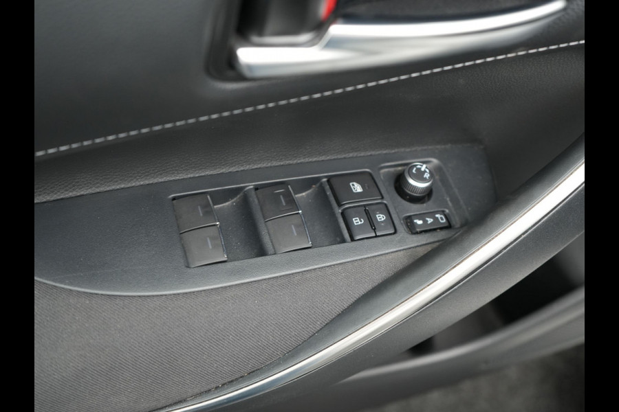 Toyota Corolla Touring Sports 2.0 Hybrid Dynamic 181pk | Adaptive Cruise | LED | Carplay | Stuur & Stoelverwarming | Camera | DAB |