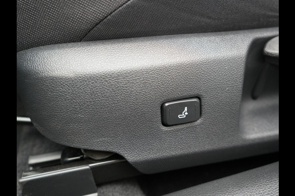 Toyota Corolla Touring Sports 2.0 Hybrid Dynamic 181pk | Adaptive Cruise | LED | Carplay | Stuur & Stoelverwarming | Camera | DAB |