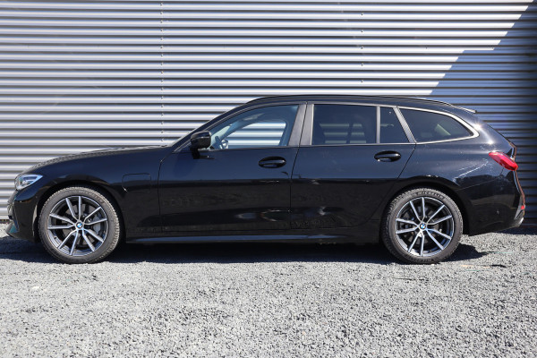 BMW 3 Serie Touring 330e eDrive Edition Leder / Adaptieve Cruise / Elec Stoelen / Stoel verwarm / 1e eigenaar / NL-Auto