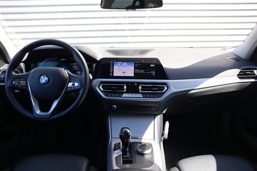 BMW 3 Serie Touring 330e eDrive Edition Leder / Adaptieve Cruise / Elec Stoelen / Stoel verwarm / 1e eigenaar / NL-Auto