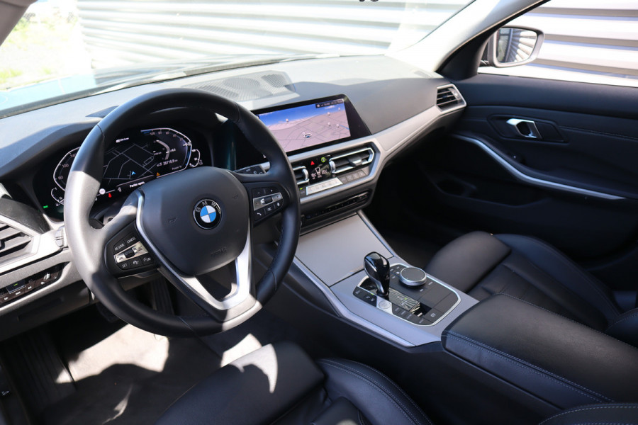 BMW 3 Serie Touring 330e eDrive Edition Leder / Adaptieve Cruise / Elec Stoelen / Stoel verwarm / 1e eigenaar / NL-Auto