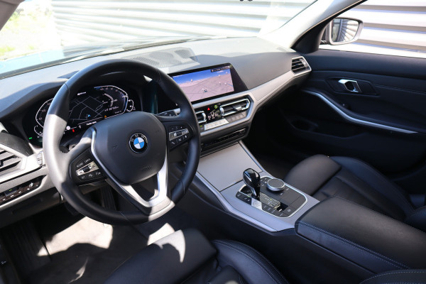 BMW 3 Serie Touring 330e eDrive Edition Leder / Adaptieve Cruise / Elec Stoelen / Stoel verwarm / 1e eigenaar / NL-Auto