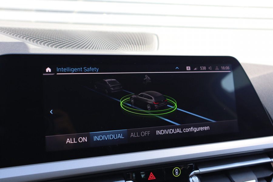 BMW 3 Serie Touring 330e eDrive Edition Leder / Adaptieve Cruise / Elec Stoelen / Stoel verwarm / 1e eigenaar / NL-Auto