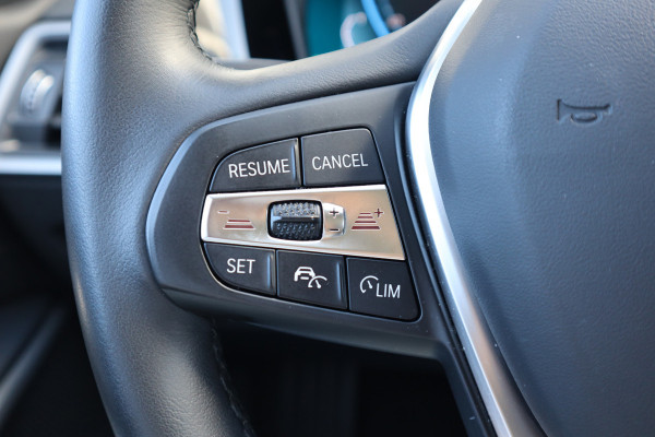 BMW 3 Serie Touring 330e eDrive Edition Leder / Adaptieve Cruise / Elec Stoelen / Stoel verwarm / 1e eigenaar / NL-Auto