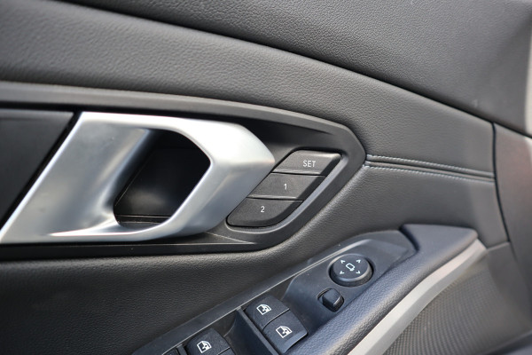 BMW 3 Serie Touring 330e eDrive Edition Leder / Adaptieve Cruise / Elec Stoelen / Stoel verwarm / 1e eigenaar / NL-Auto