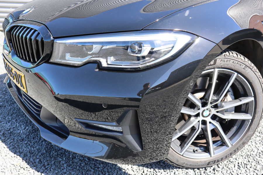 BMW 3 Serie Touring 330e eDrive Edition Leder / Adaptieve Cruise / Elec Stoelen / Stoel verwarm / 1e eigenaar / NL-Auto