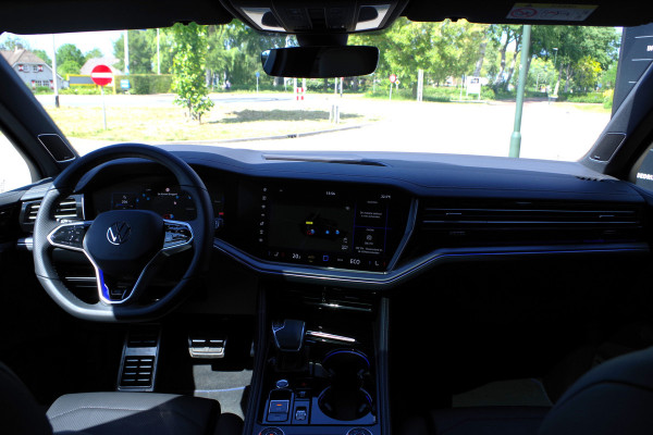 Volkswagen Touareg 3.0 TSi eHybrid 463 PK 4MOTION R PHEV, Trekhaak, Panoramadak, Massage, , Dynaudio, 360 Camera, Head-Up