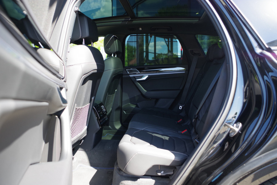 Volkswagen Touareg 3.0 TSi eHybrid 463 PK 4MOTION R PHEV, Trekhaak, Panoramadak, Massage, , Dynaudio, 360 Camera, Head-Up