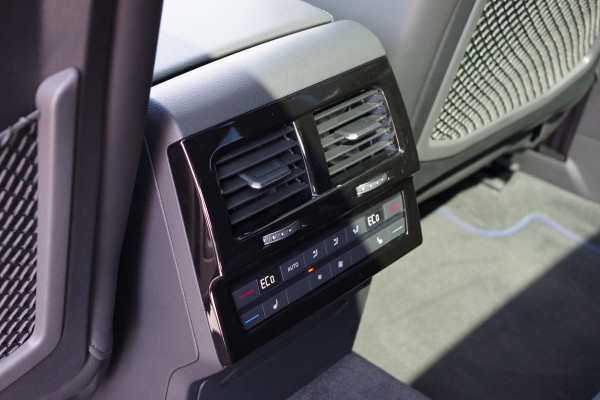 Volkswagen Touareg 3.0 TSi eHybrid 463 PK 4MOTION R PHEV, Trekhaak, Panoramadak, Massage, , Dynaudio, 360 Camera, Head-Up