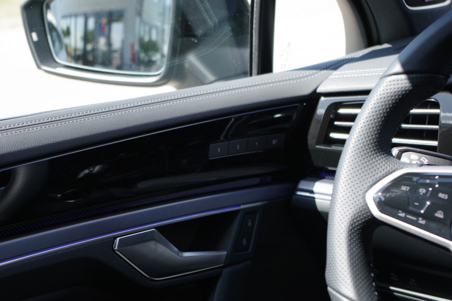 Volkswagen Touareg 3.0 TSi eHybrid 463 PK 4MOTION R PHEV, Trekhaak, Panoramadak, Massage, , Dynaudio, 360 Camera, Head-Up