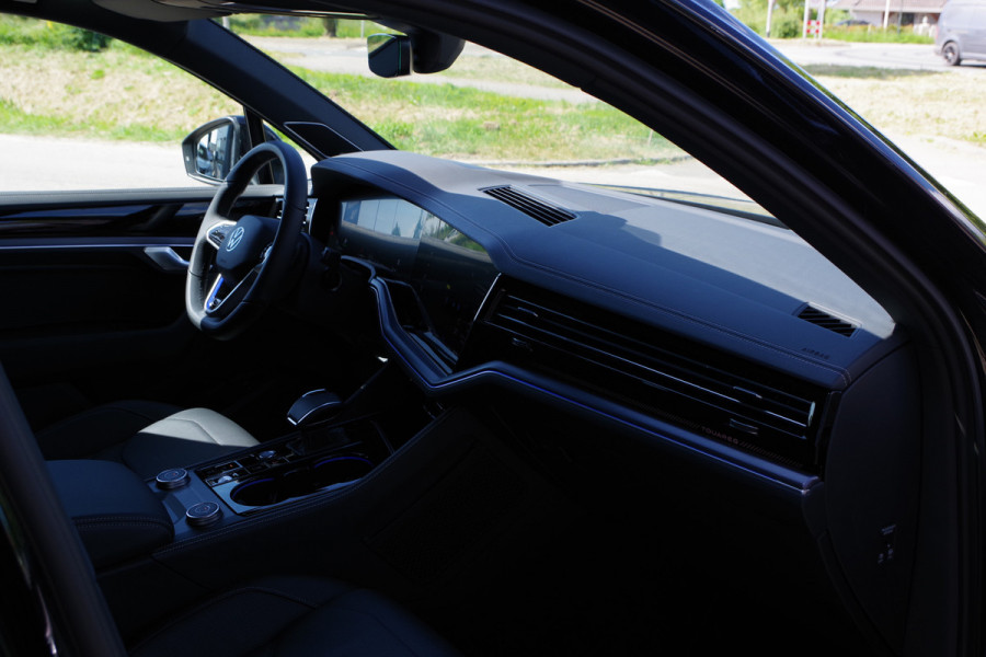 Volkswagen Touareg 3.0 TSi eHybrid 463 PK 4MOTION R PHEV, Trekhaak, Panoramadak, Massage, , Dynaudio, 360 Camera, Head-Up