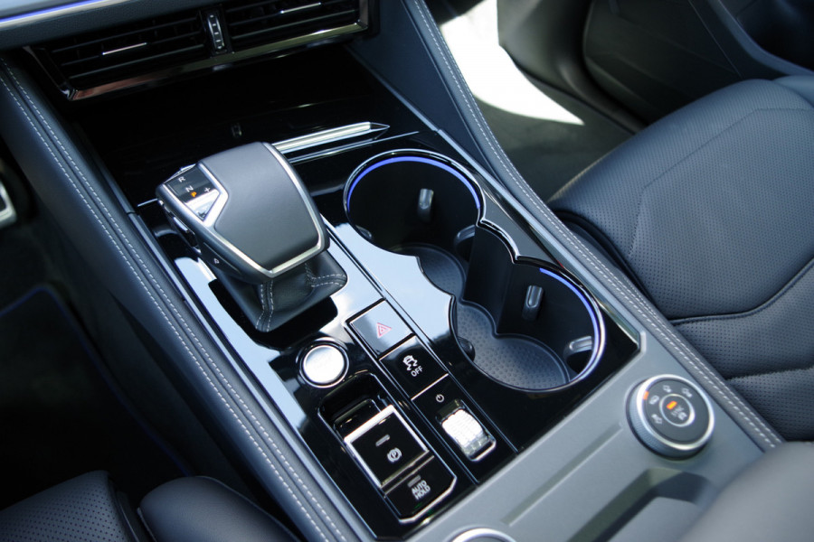 Volkswagen Touareg 3.0 TSi eHybrid 463 PK 4MOTION R PHEV, Trekhaak, Panoramadak, Massage, , Dynaudio, 360 Camera, Head-Up