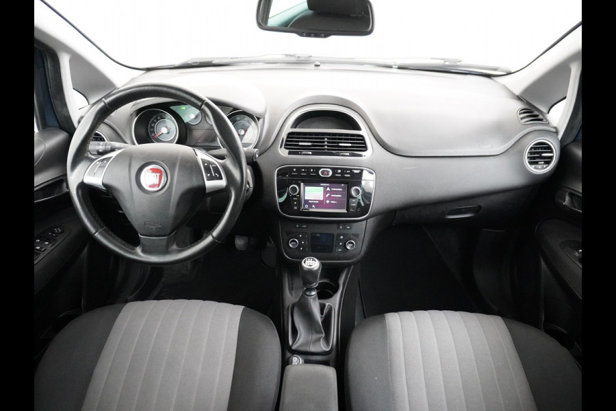Fiat Punto Evo 100Pk 5Drs Navi Ecc Cruise Control Carkitt Pdc Bluetooth USB Lmv 16" City Steer Mistlampen Sempre 4X Elek.Raam + Elek.Spiegels 6-Versnellingen Blue&Me Dim.B.Spiegel 0.9 TwinAir Keurig onderhouden Fiat! Zeer Compleet!